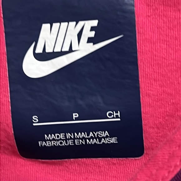 Brand- Nike size small - Picture 2 of 3